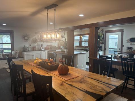 6607 E Red Road Vincennes IN 47591