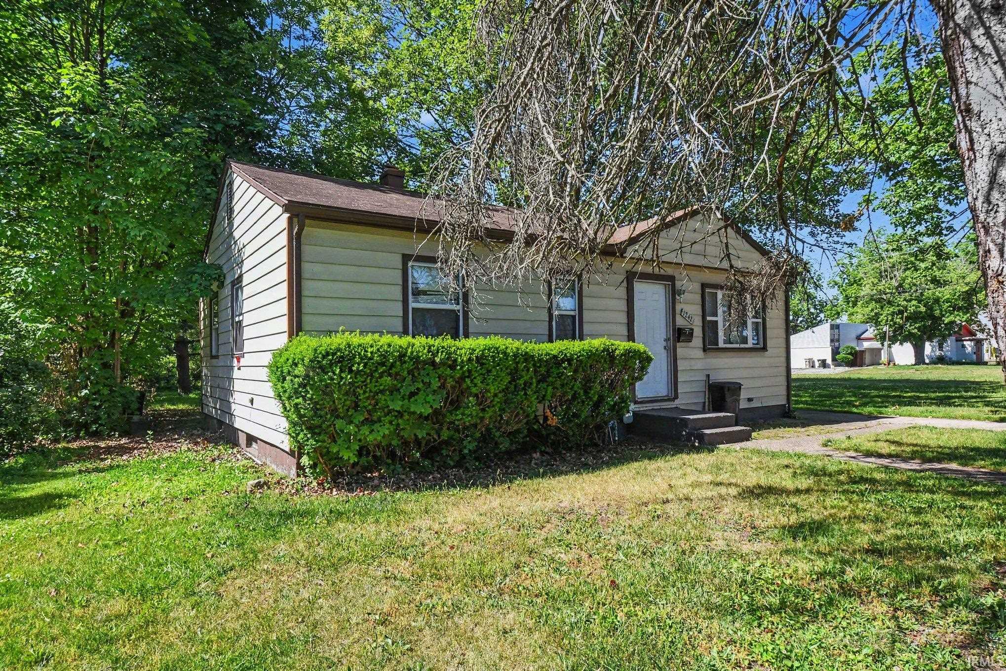 1242 Howard Street South Bend IN 46617