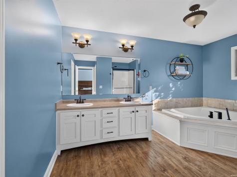 1927 Klehm Court Fort Wayne IN 46814