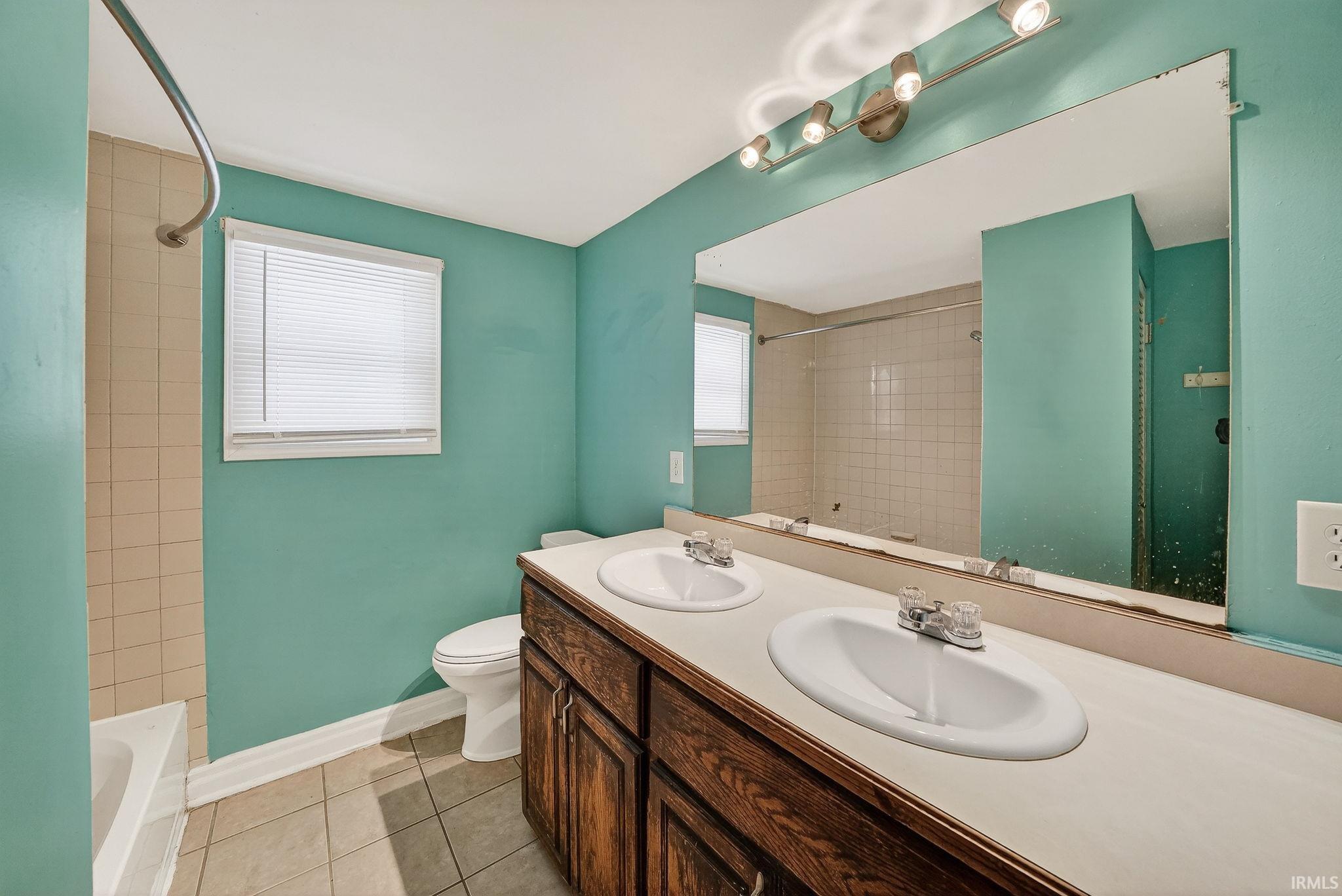 52040 Avanelle Street Granger IN 46530
