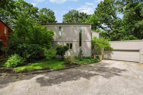 2812 W Fawkesway Drive Bloomington IN 47404