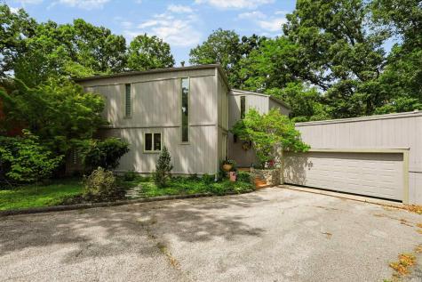 2812 W Fawkesway Drive Bloomington IN 47404