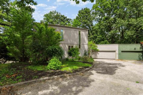 2812 W Fawkesway Drive Bloomington IN 47404