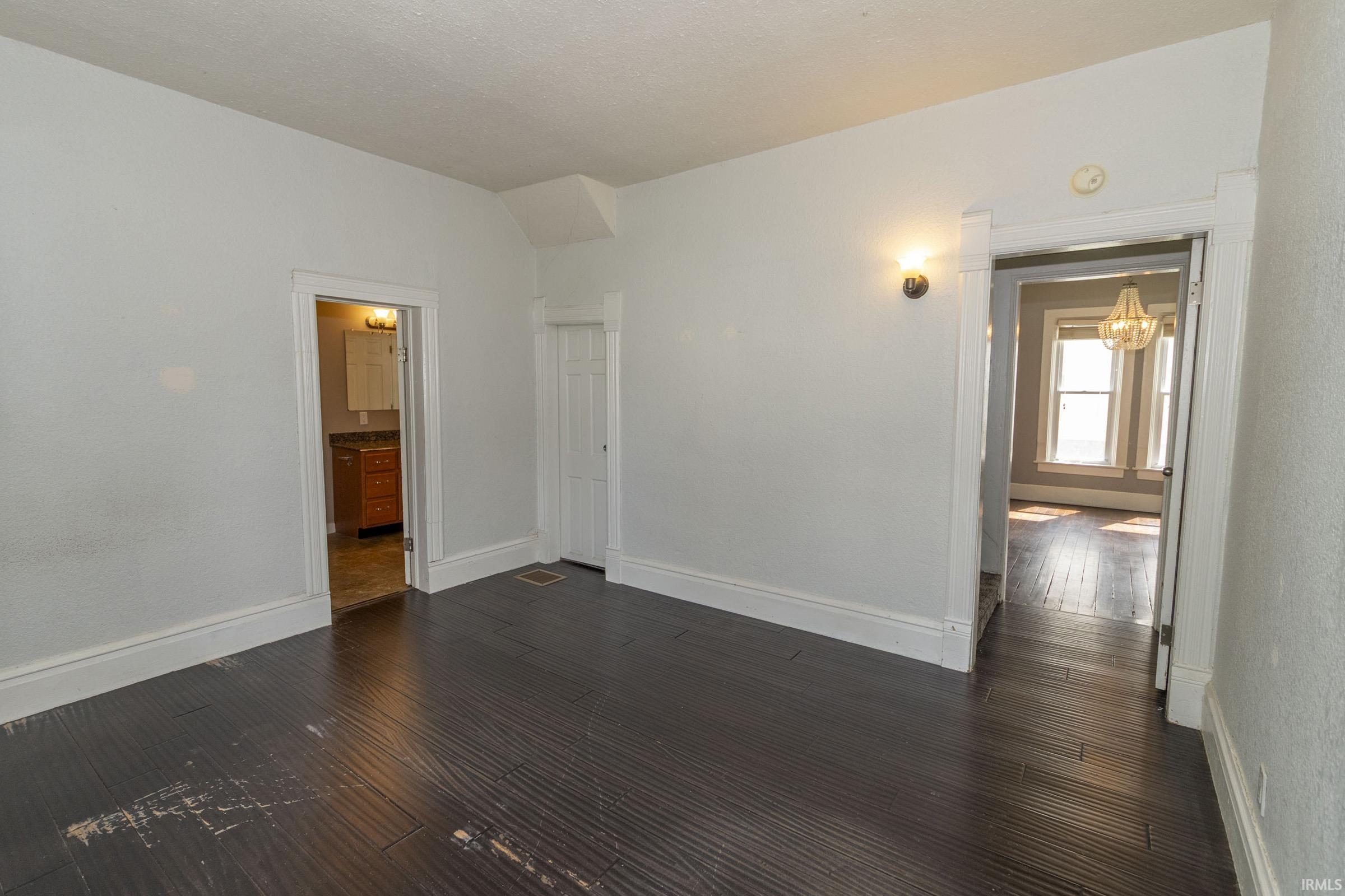 806 E Walnut Street Nappanee IN 46550