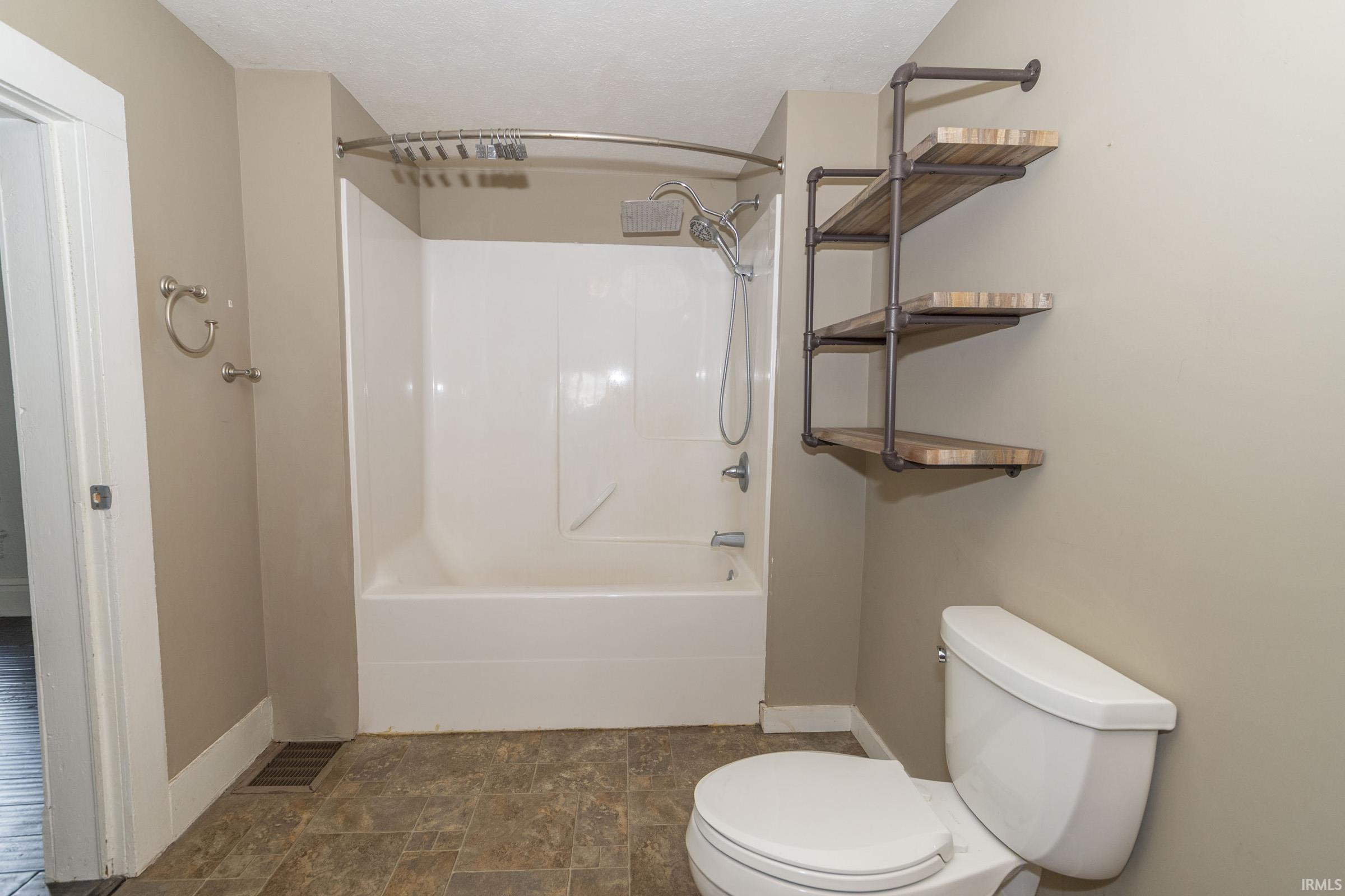 806 E Walnut Street Nappanee IN 46550
