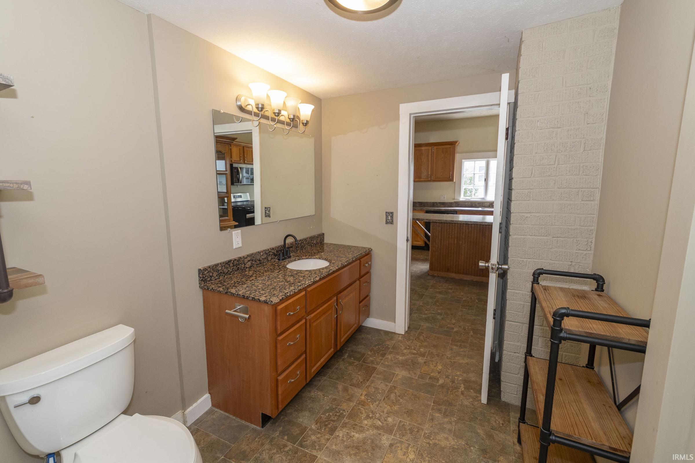 806 E Walnut Street Nappanee IN 46550