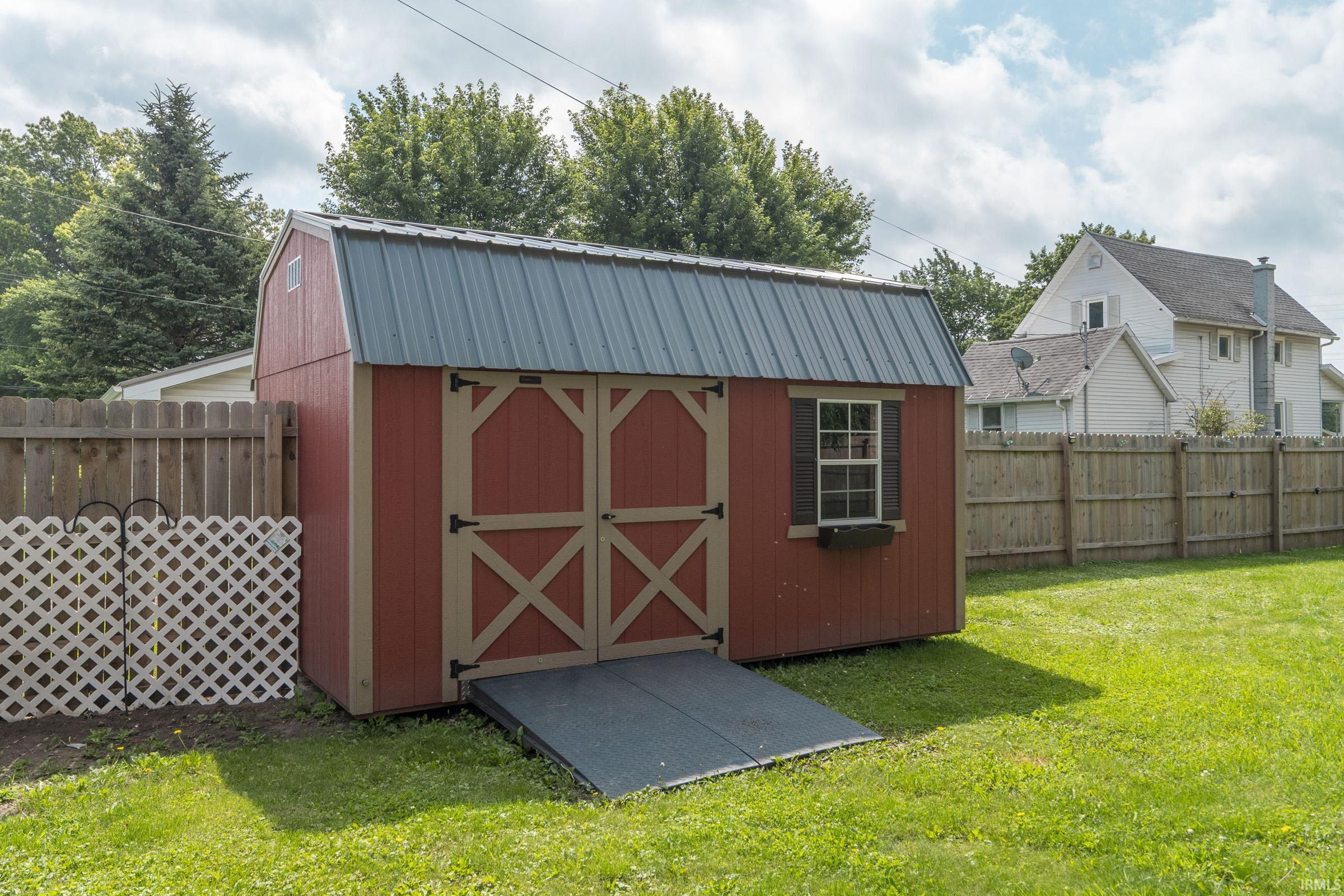 806 E Walnut Street Nappanee IN 46550