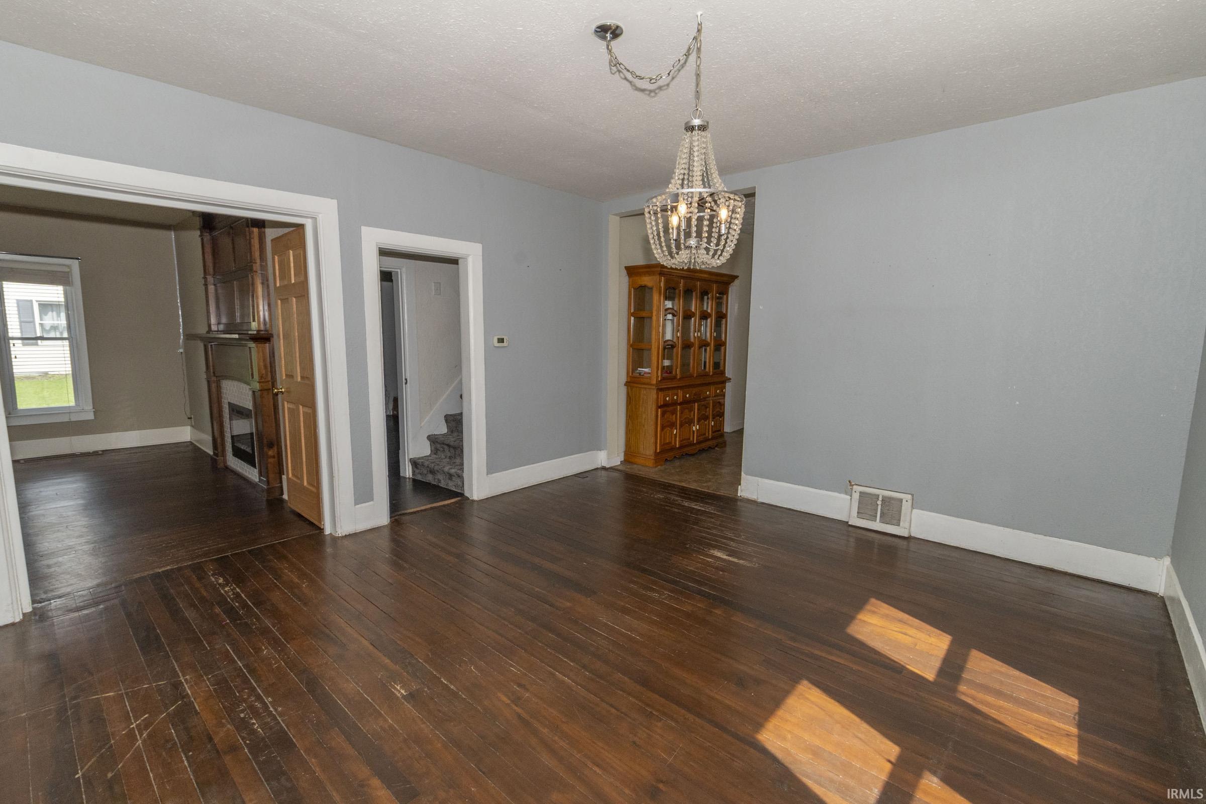 806 E Walnut Street Nappanee IN 46550