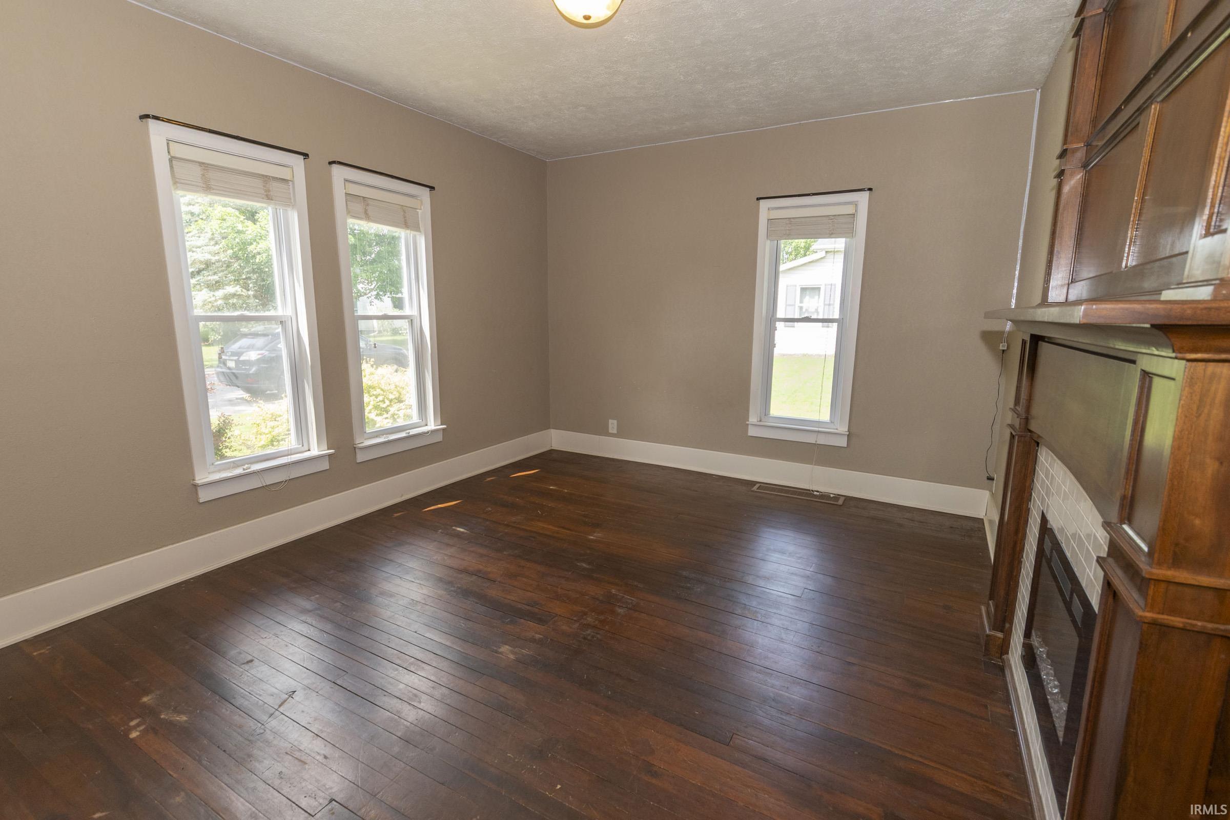806 E Walnut Street Nappanee IN 46550