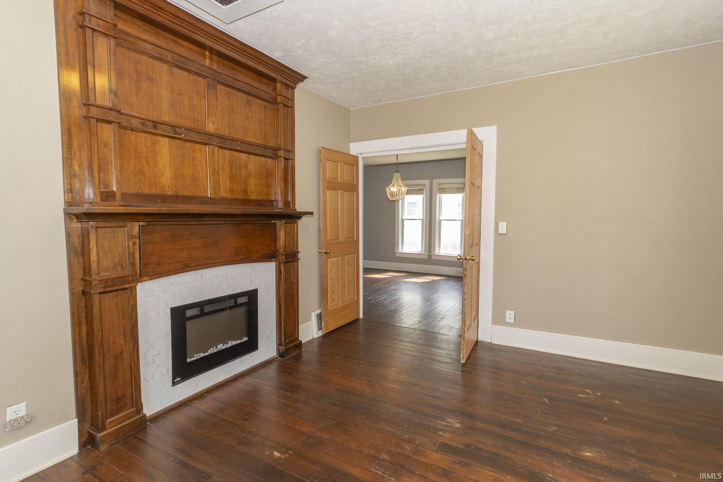806 E Walnut Street Nappanee IN 46550