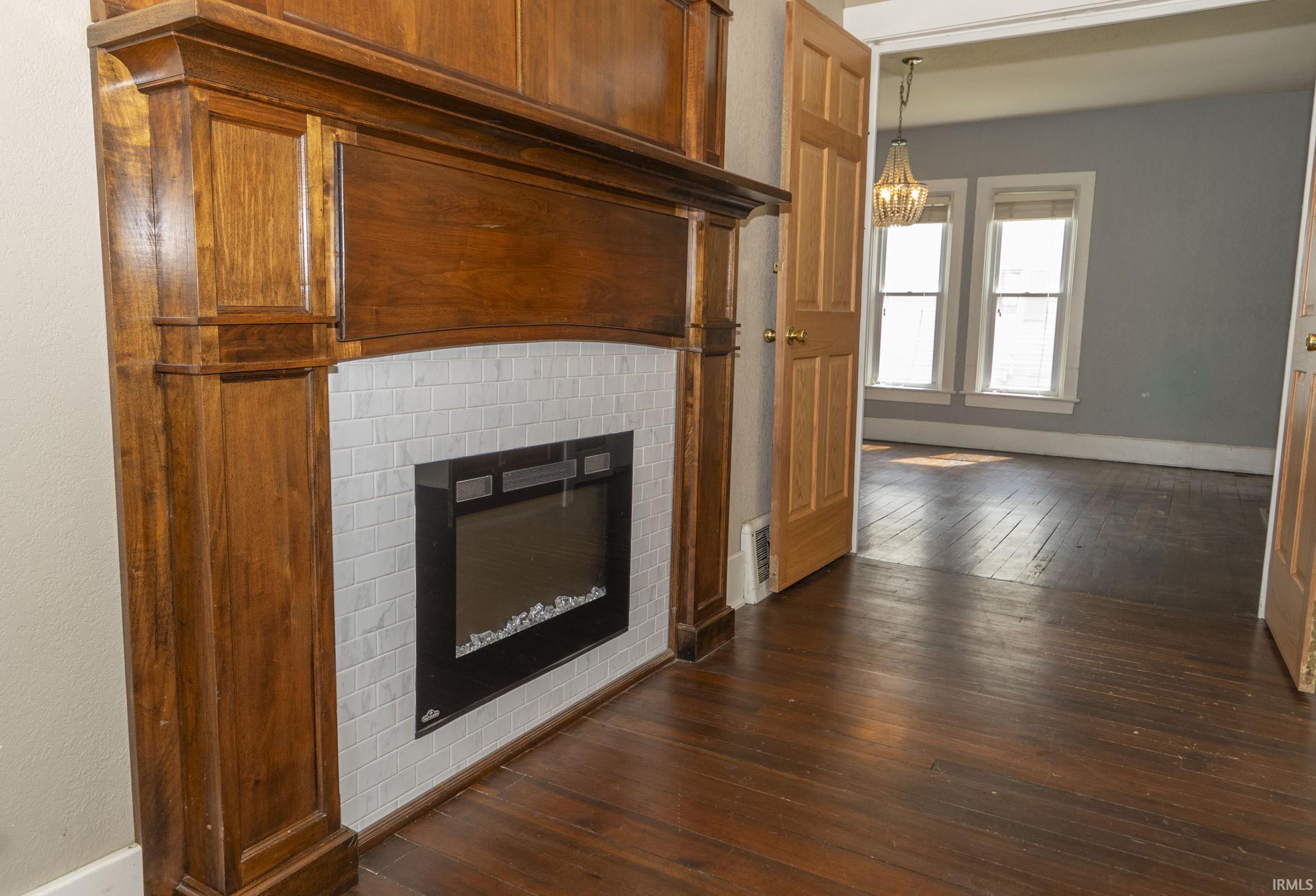 806 E Walnut Street Nappanee IN 46550