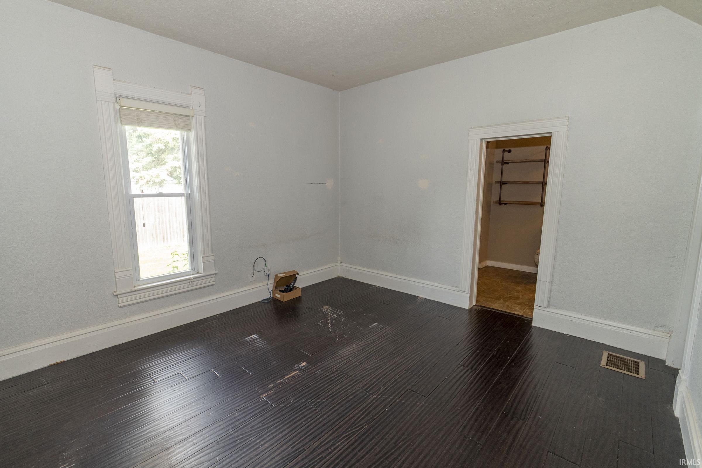 806 E Walnut Street Nappanee IN 46550