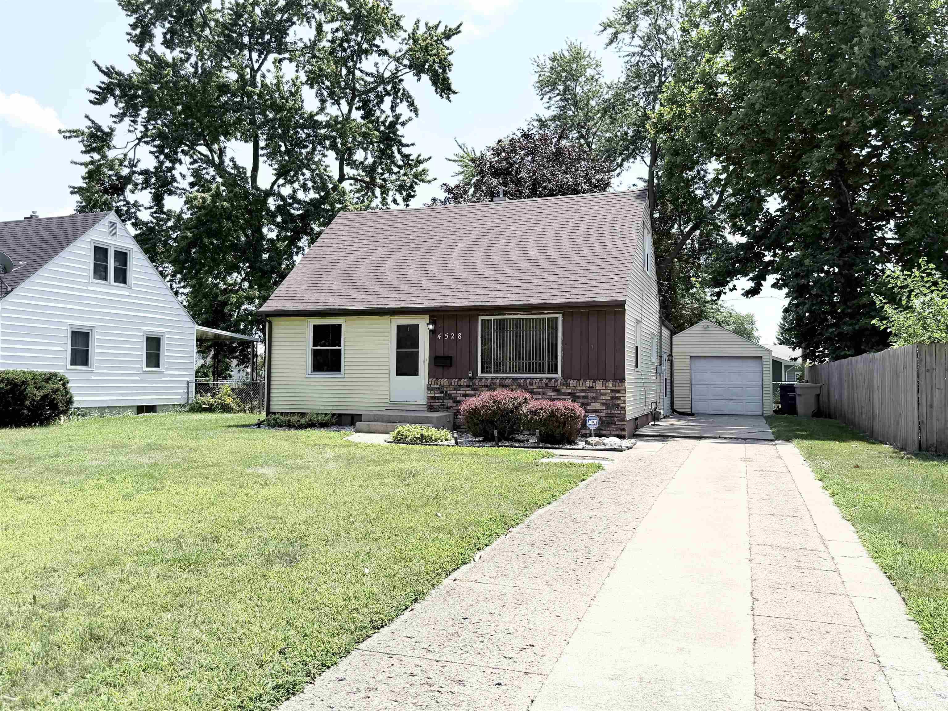 4528 W Linden Avenue South Bend IN 46619