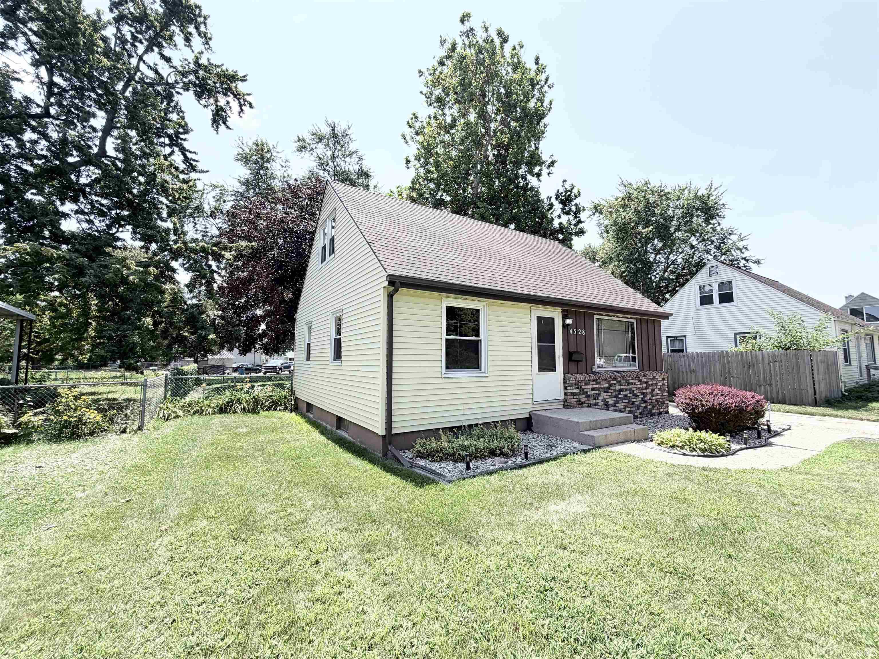 4528 W Linden Avenue South Bend IN 46619