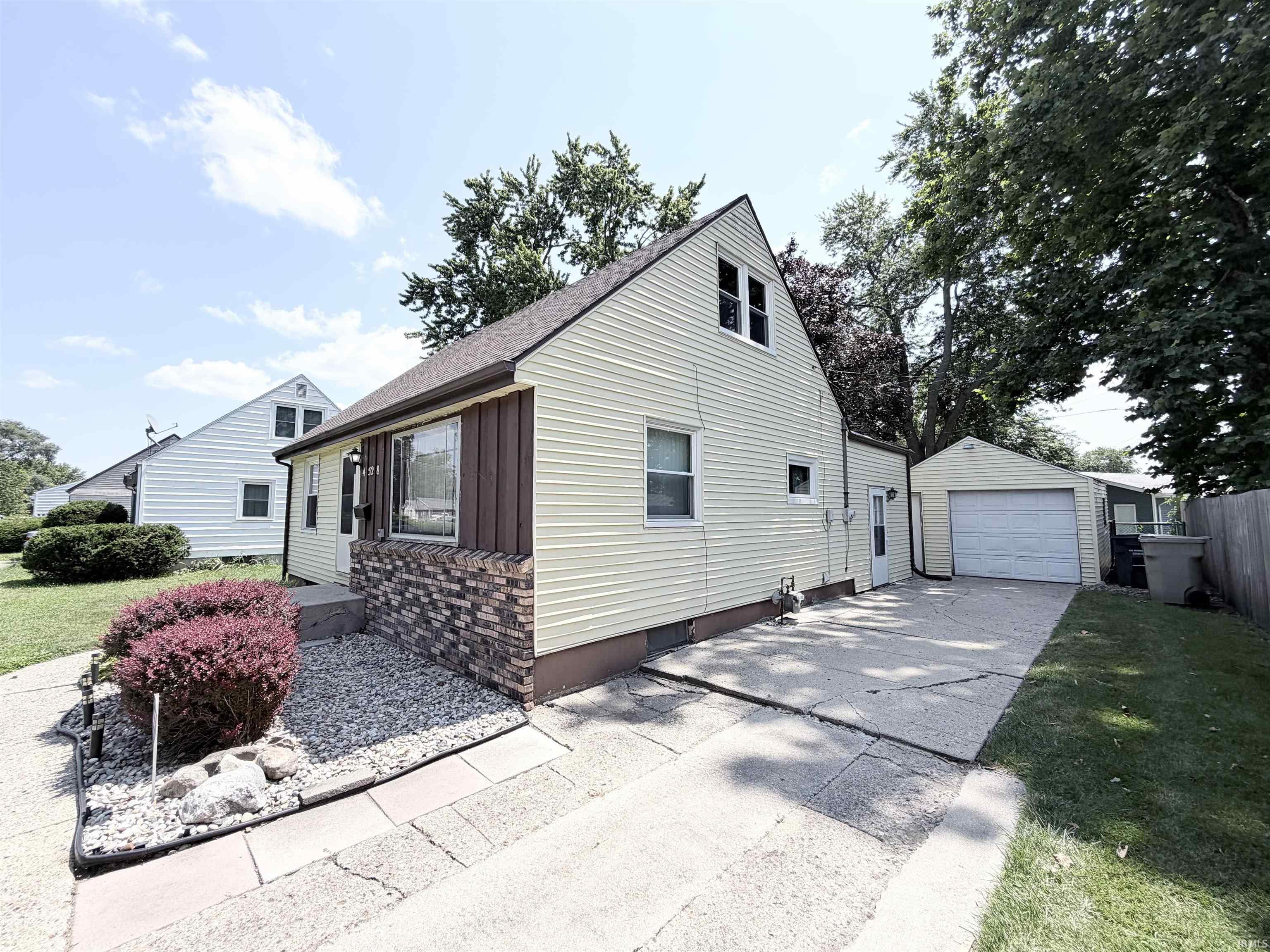 4528 W Linden Avenue South Bend IN 46619