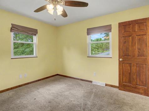 2577 Juanita Avenue Wadesville IN 47638