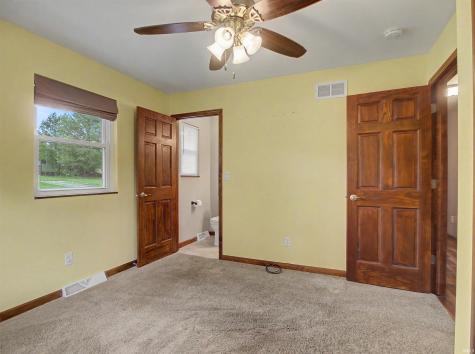 2577 Juanita Avenue Wadesville IN 47638
