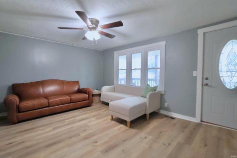 517 Illinois Street Parker City IN 47368