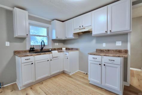 517 Illinois Street Parker City IN 47368