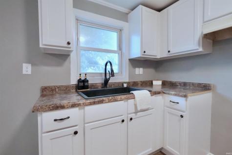 517 Illinois Street Parker City IN 47368