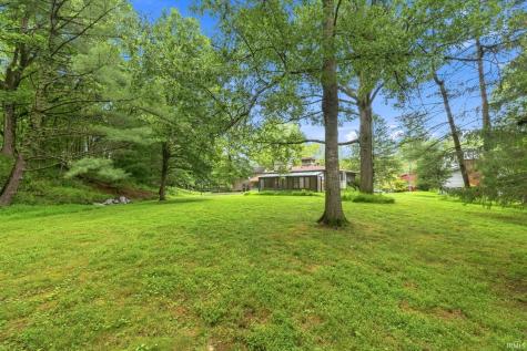 2202 Belhaven Court Bloomington IN 47401