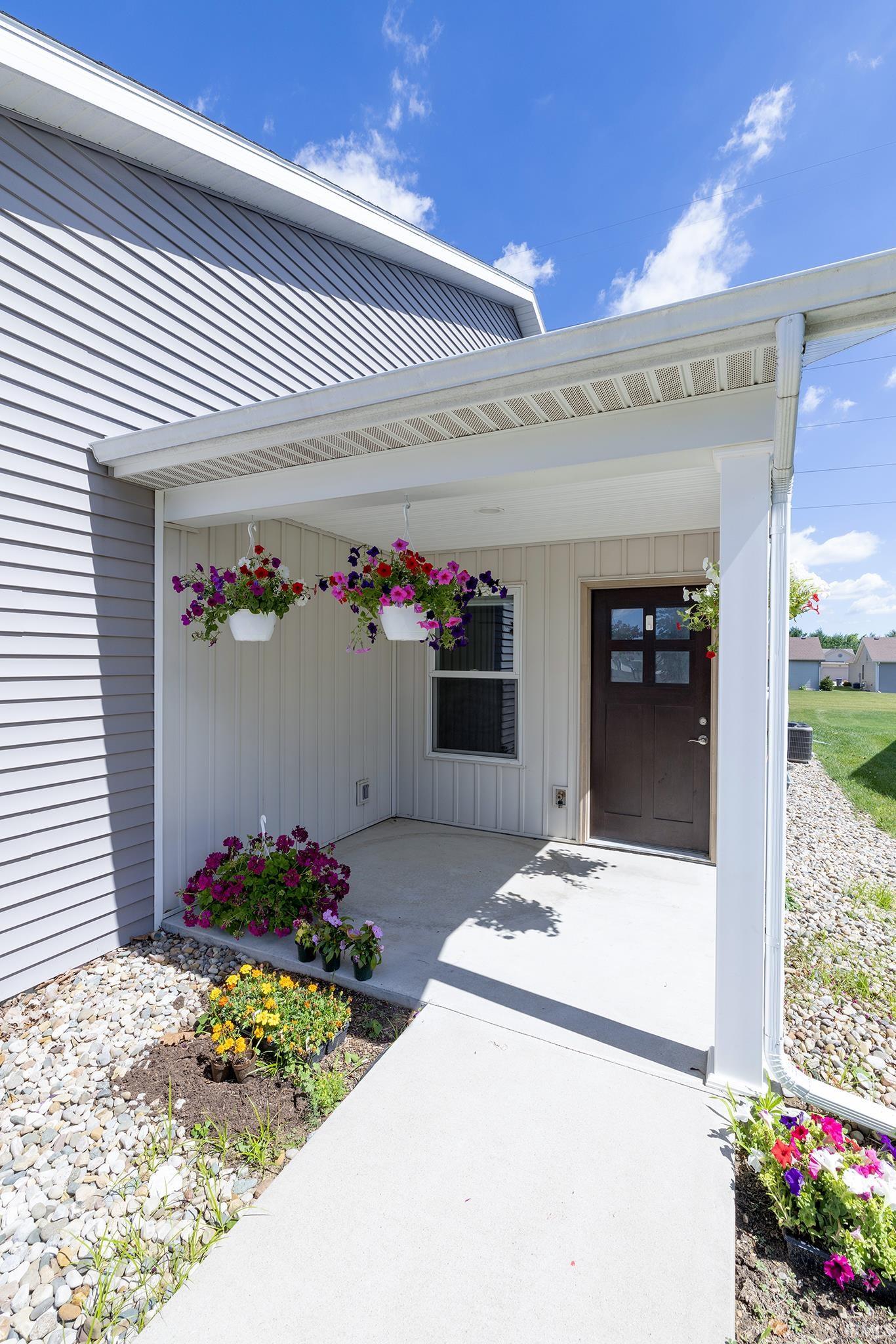 1633 Clover Creek Lane Goshen IN 46526