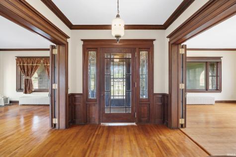 103 E Walnut Street Chalmers IN 47929