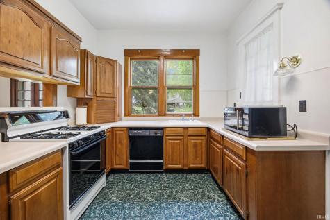103 E Walnut Street Chalmers IN 47929