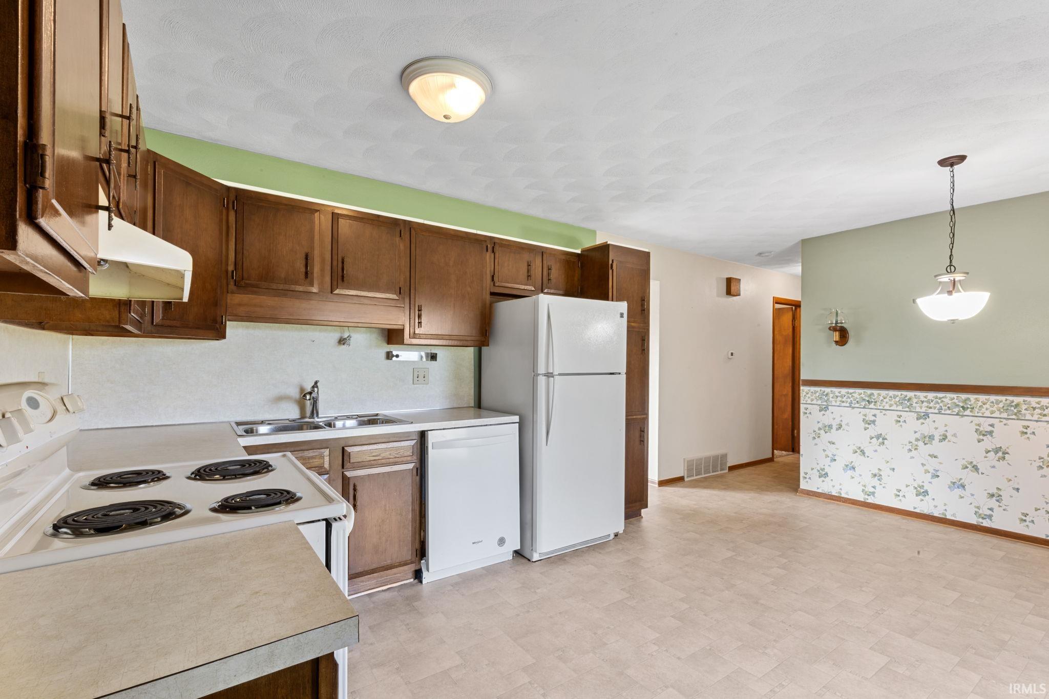 53731 Pine Tree Court Elkhart IN 46514