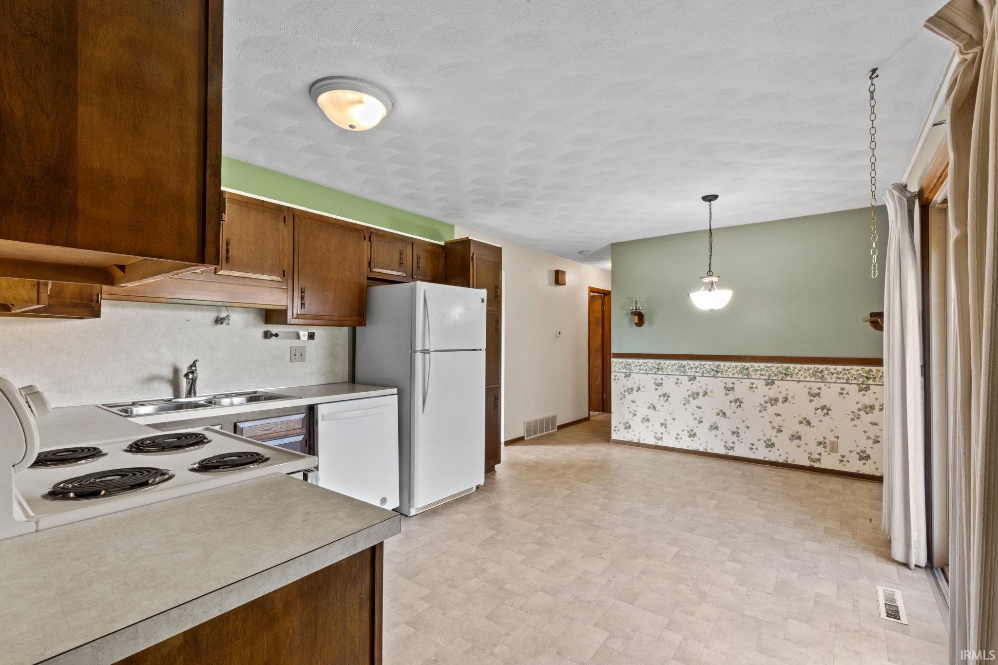 53731 Pine Tree Court Elkhart IN 46514