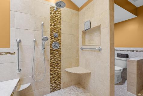 11051 Kahre Court Evansville IN 47710