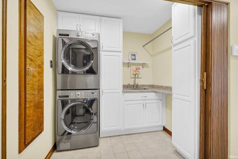 11051 Kahre Court Evansville IN 47710