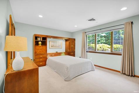 11051 Kahre Court Evansville IN 47710