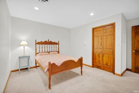 11051 Kahre Court Evansville IN 47710