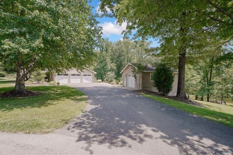 11051 Kahre Court Evansville IN 47710