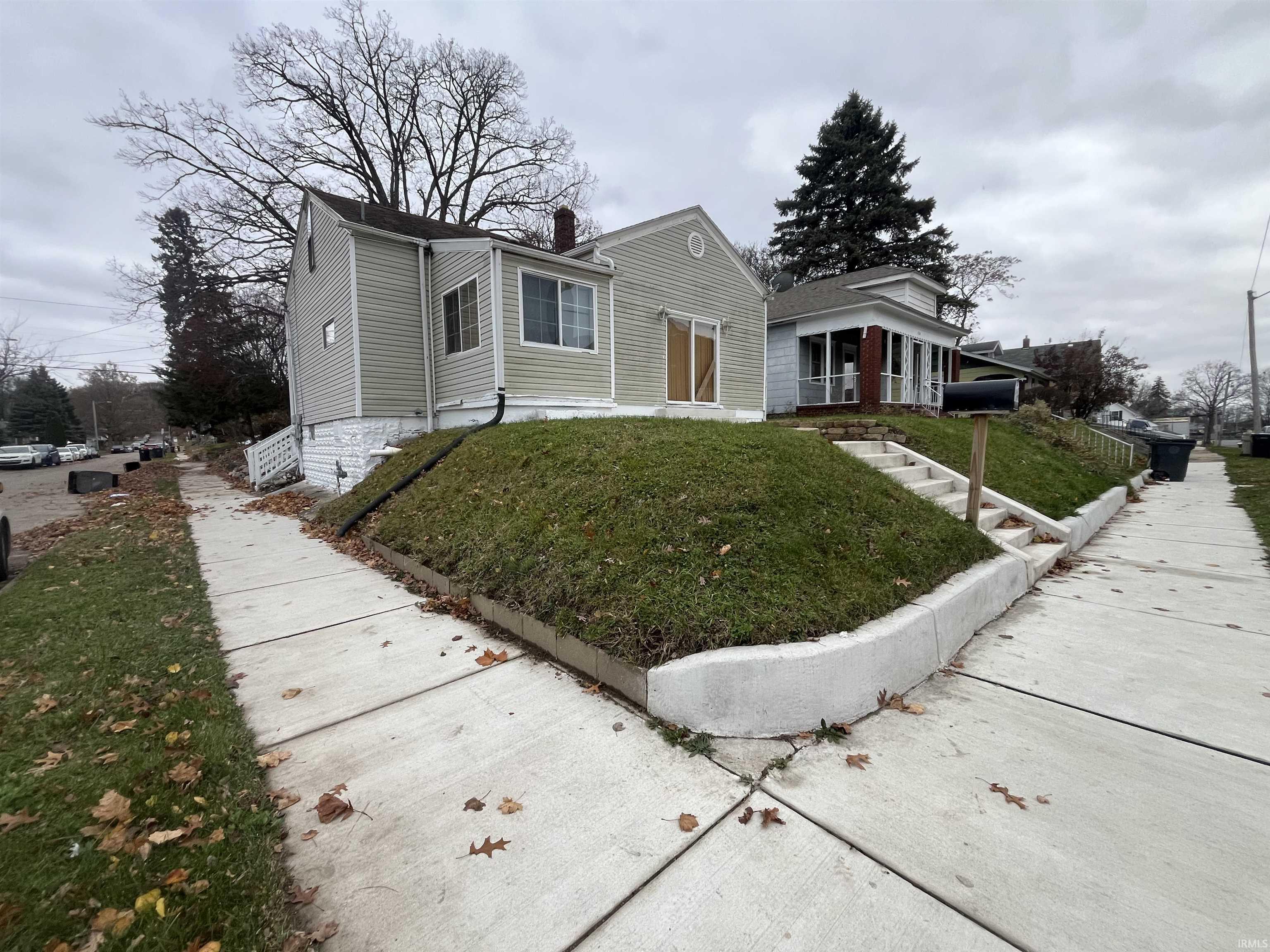 726 W Calvert Street South Bend IN 46613