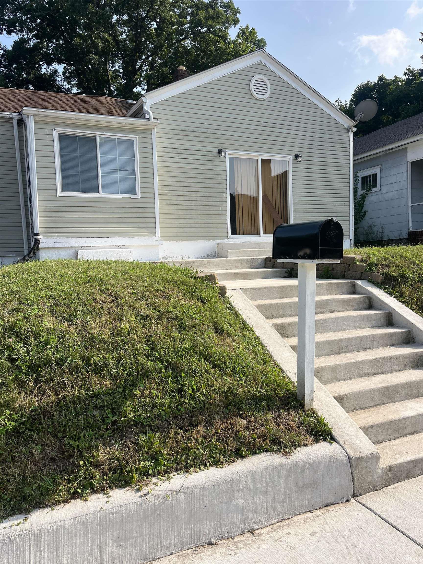 726 W Calvert Street South Bend IN 46613