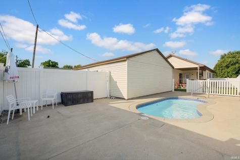 611 N 8th Street Mitchell IN 47446