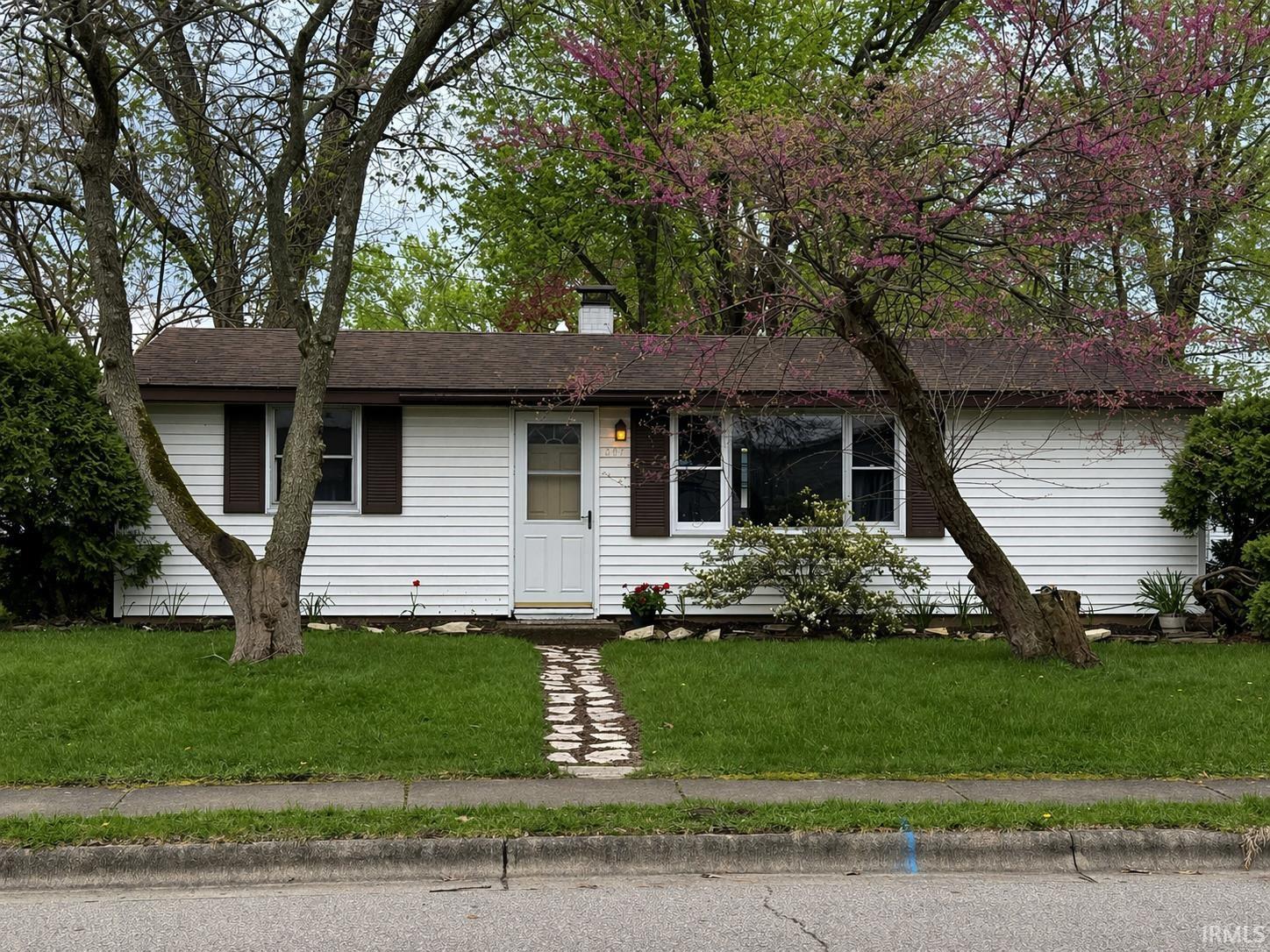 807 W Lowell Avenue Mishawaka IN 46545