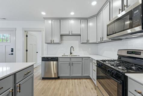 3704 Grayston Avenue Fort Wayne IN 46806