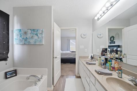 12634 Old Pond Road Noblesville IN 46060