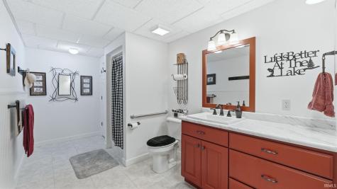 6260 N 100 W Road Howe IN 46746