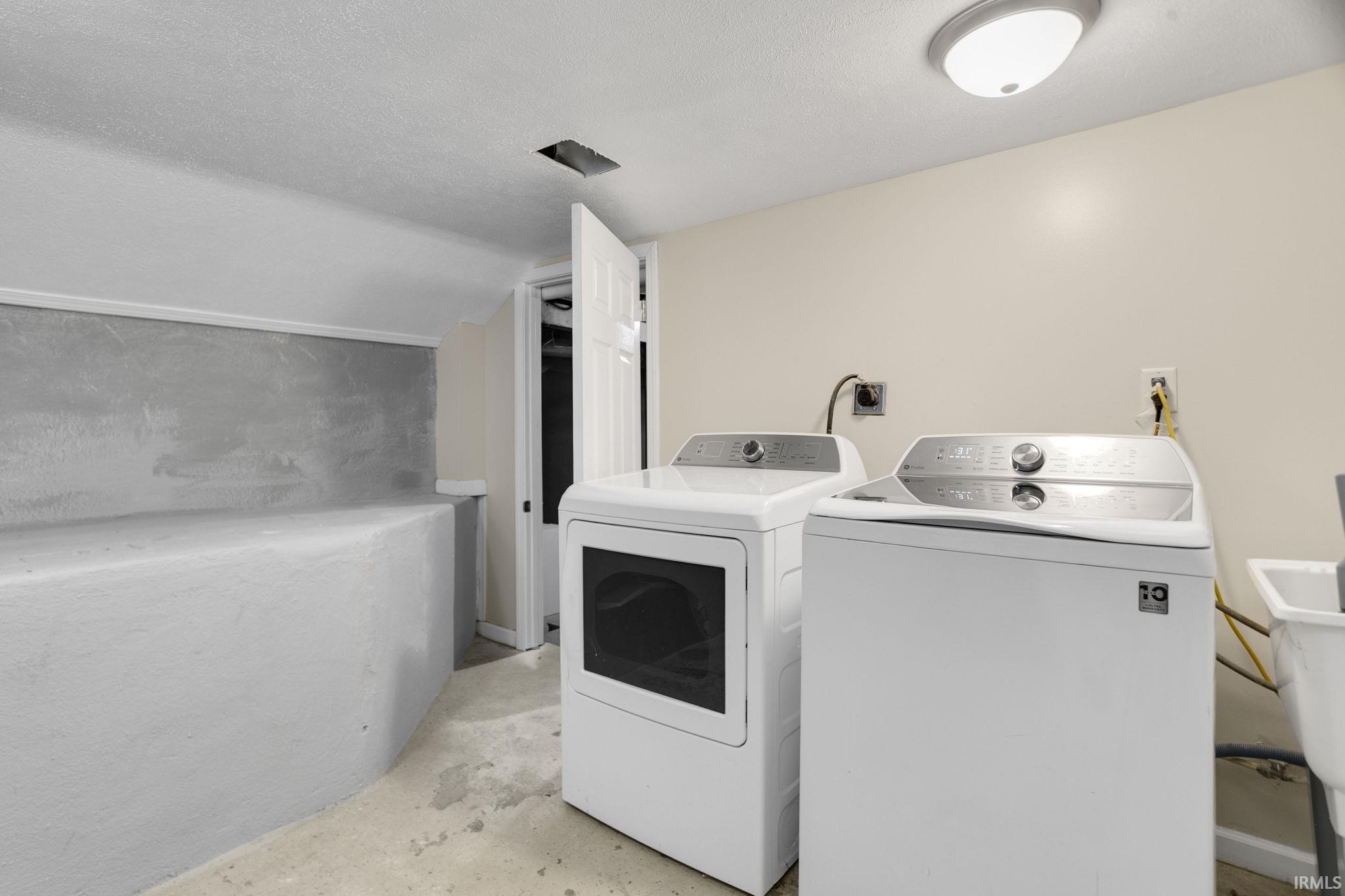 916 S 35th Street South Bend IN 46615