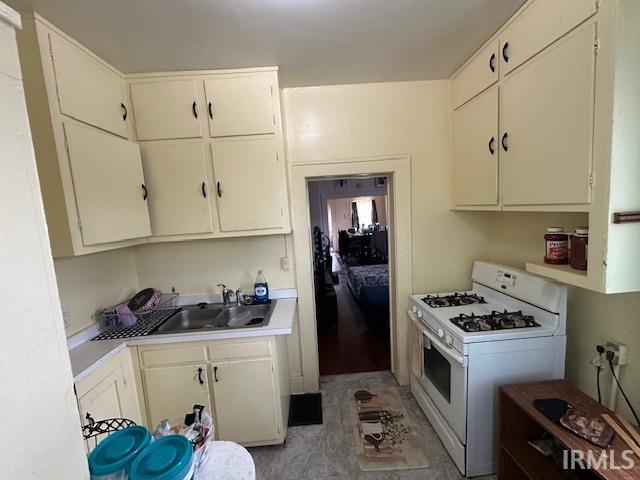 1714 S Twyckenham Drive South Bend IN 46613