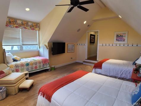 11925 N Ogden Point Road Syracuse IN 46567