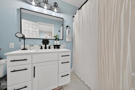 2131 W Lantern Lane Marion IN 46952