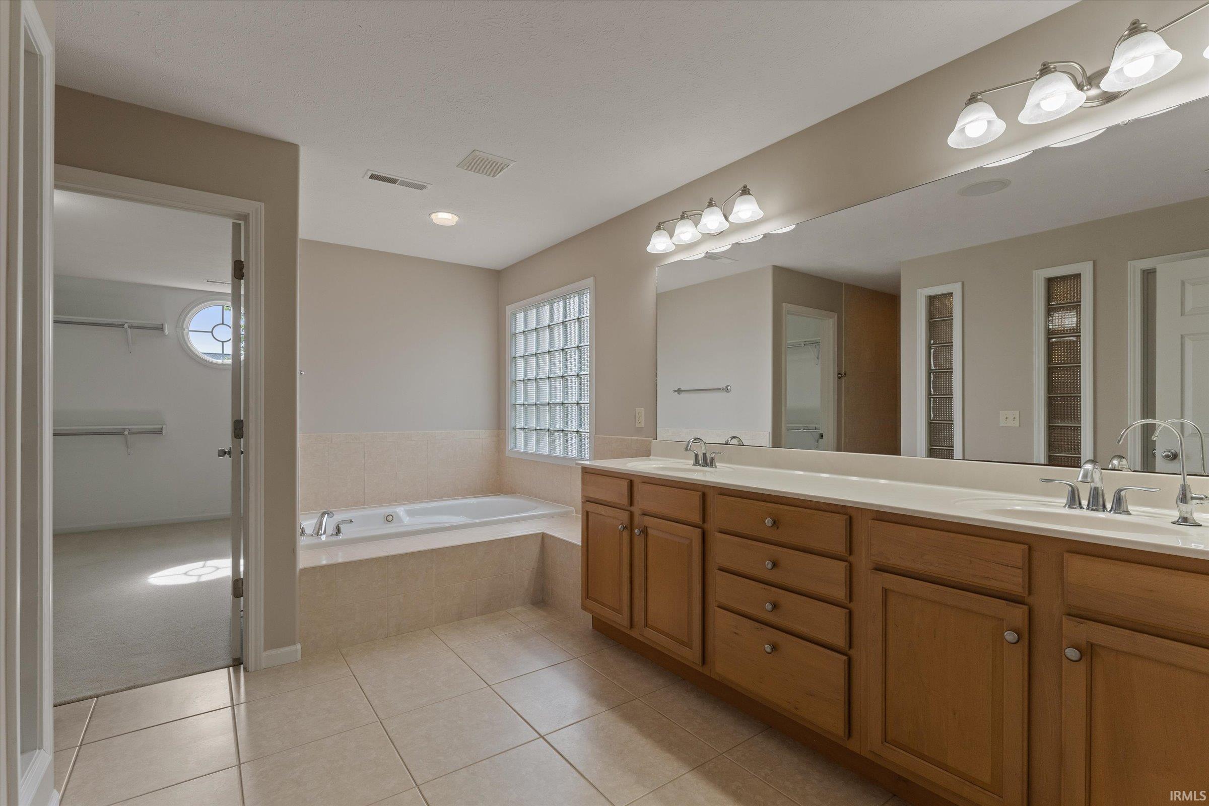 51344 Amesburry Way Granger IN 46530