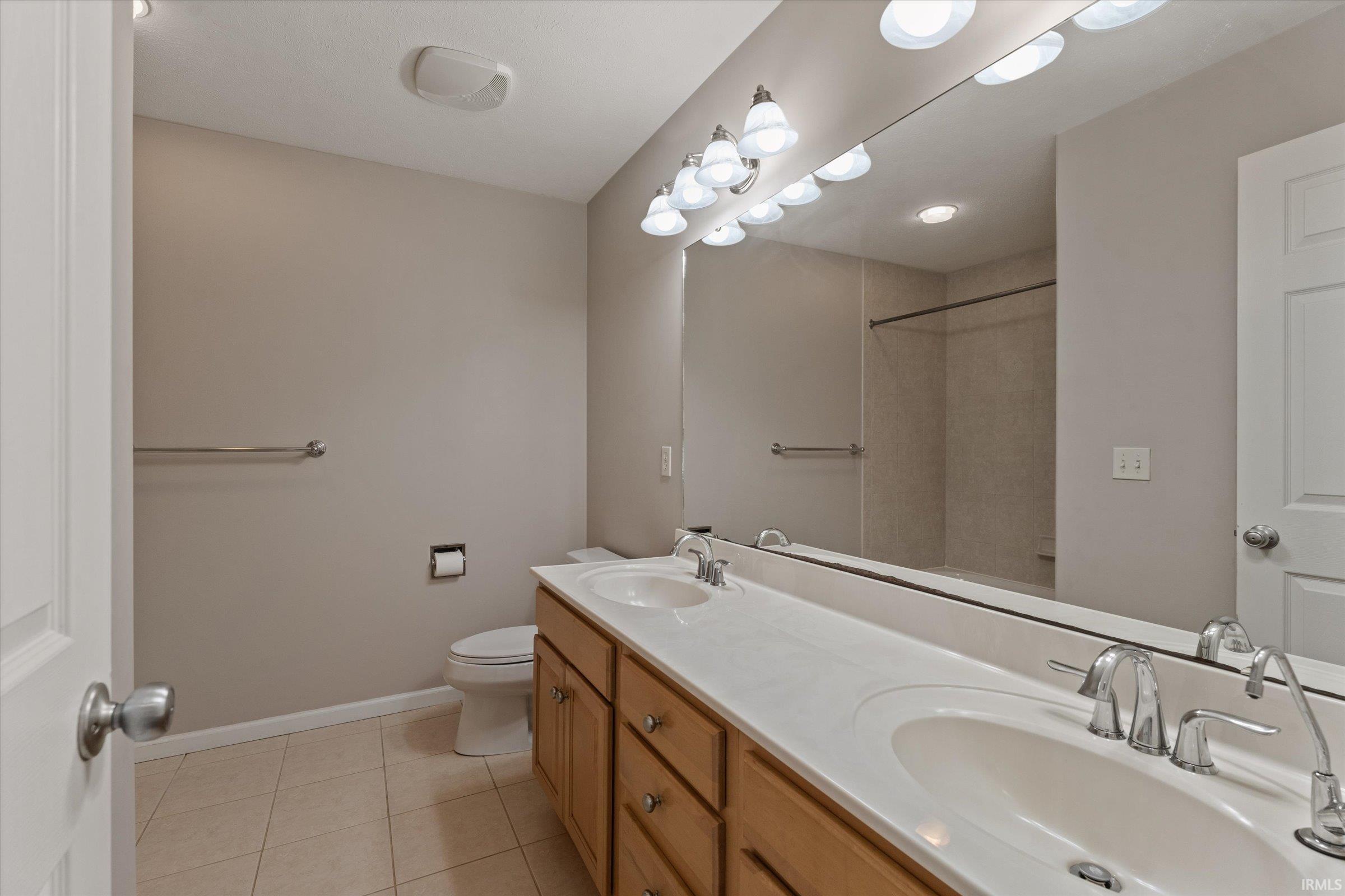 51344 Amesburry Way Granger IN 46530