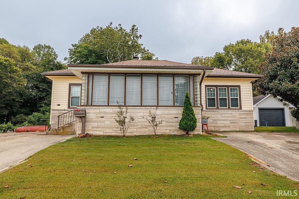 171 N Lewis Street Bloomfield IN 47424