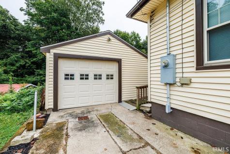 171 N Lewis Street Bloomfield IN 47424